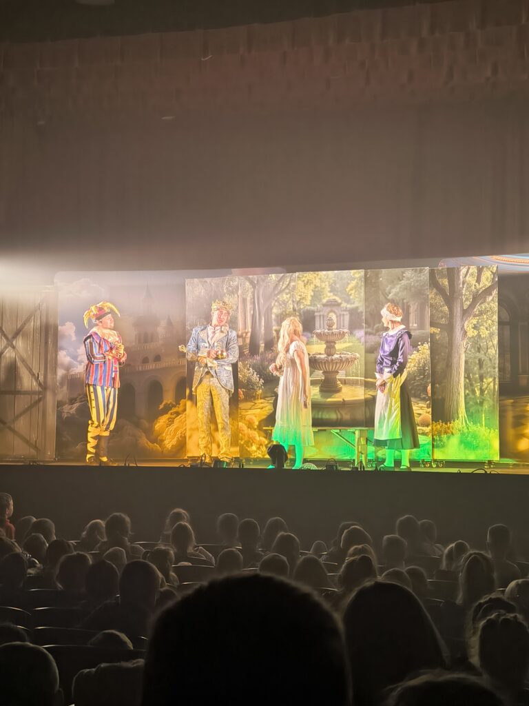 Zdjęcie: „KSIĘŻNICZKA NA ZIARNKU GROCHU” – wycieczka gr. Sówki i Biedronki