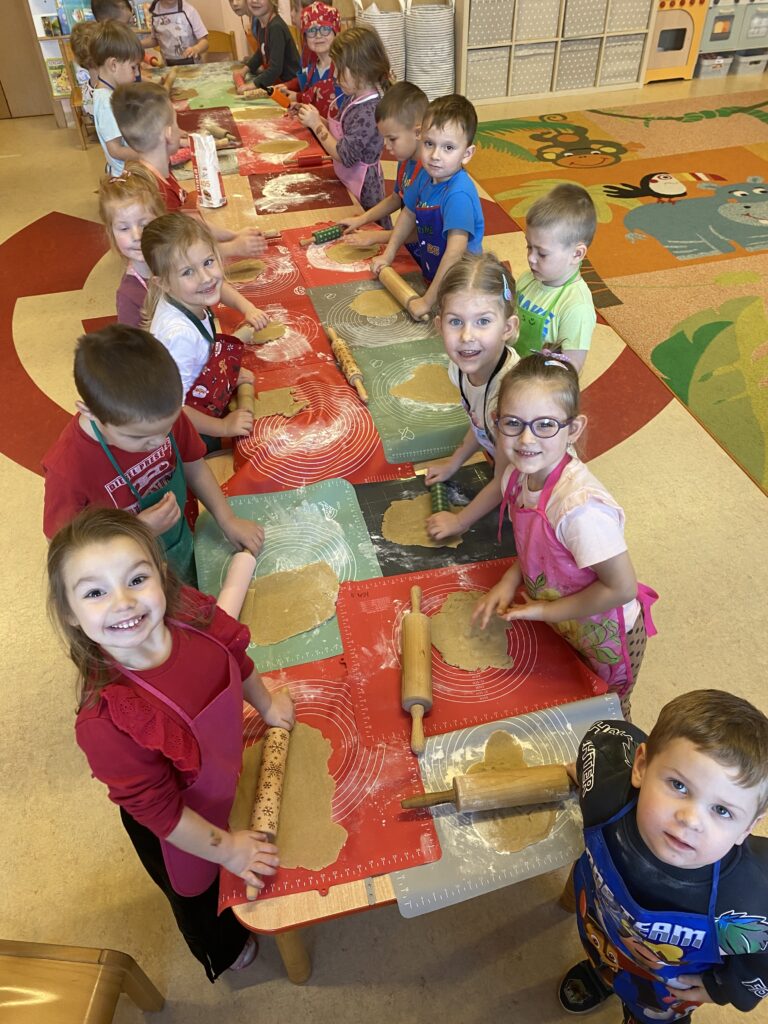 Zdjęcie: PIECZEMY PIERNICZKI – GR. JEŻYKI