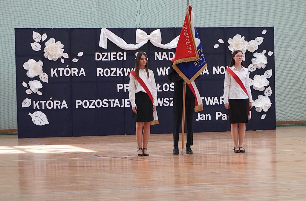 Zdjęcie: Zakończenie roku klas 8
